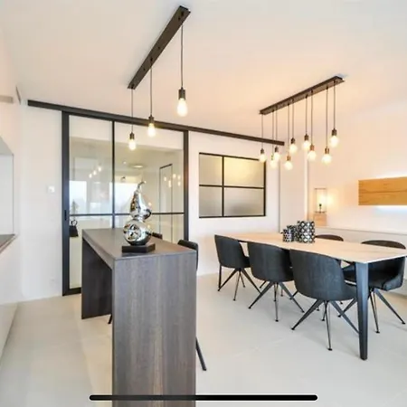 Luxe Arte, 50m Het Zoute 아파트 크노케-하이스트